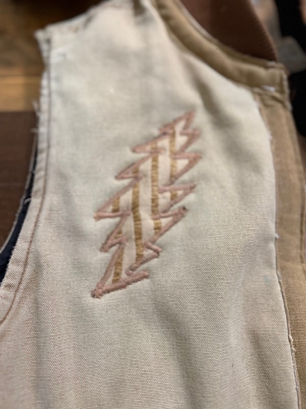 Vest_bolt_2 Appliqué Bolt for Edward